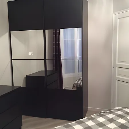 Moderne Au Centre De Paris, 3eme * Париж